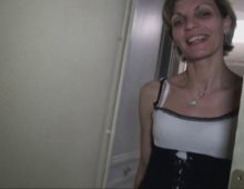 Luna vient faire la vaisselle et également se faire démonter par Max!