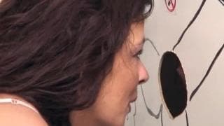 Gloryhole pour une allemande en rut