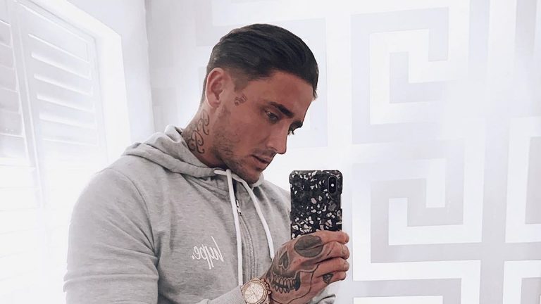 Après le scandale de la sextape : Stephen Bear banni des réseaux sociaux